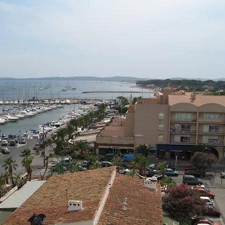 Charmant T2 Au Port De Hyeres, 5 Pers., Proche Plages Et Commerces, Parking Reserve - Fr-1-335-189 * Hyères